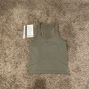 Lululemon swiftly tank race length size 4